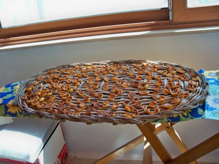 albicocche messe ad essiccare